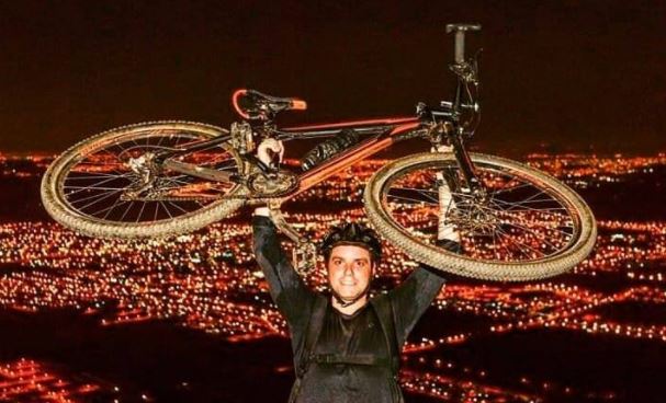 Verdacht GENimpfmord in
                          Brasilien 23.3.2022: Radrennfahrer Elisandro
                          Reis (35) hat beim Rennen Herzstillstand -
                          tot: Elisandro Reis (35) aus Sapiranga, Rio
                          Grande do Sul, Brasilien, erleidet beim
                          Fahrrad-Event "Full Moon Pedal" am
                          21.3.22 einen t�dlichen Herzstillstand. (orig.
                          Spanisch: Mal s�bito provoca morte de ciclista
                          de Sapiranga em Igrejinha)