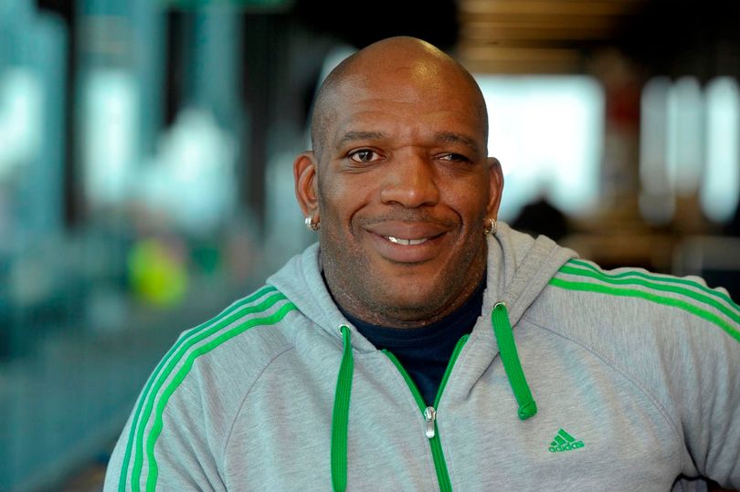 Verdacht
                  GENimpfmord Coventry (GB) 24.3.2022: Kampfk�nstler und
                  T�rsteher Barrington Patterson mit ca. 50 unerwartet
                  gestorben: Barrington Patterson dies after suffering
                  heart attack