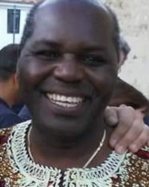 Verdacht
                  GENimpfmord Ligurien (1G-Fascho-Italien) 28.3.222:
                  Jesus-Fantasie-Priester aus Kongo Don Bayeya Kileki
                  hat Zusammenbruch beim Fussballspiel mit 62 - tot auf
                  dem Feld