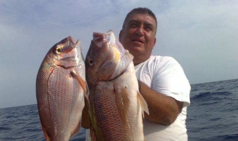 Verdacht
                      GENimpfmord in Nuoro (Sardinien,
                      1G-Fascho-Italien) 31.3.2022: Urologe und Arzt
                      Antonello Poma hat Herzstillstand - mit 58 tot:
                      58-j�hriger, in Italien zwangsl�ufig
                      "geimpfter" sardischer Urologe an
                      pl�tzlichem Herzstillstand verstorben. Meldung vom
                      31.3.22 (orig. italiano: Nuoro, lutto per la morte
                      del dottor Antonello Poma)