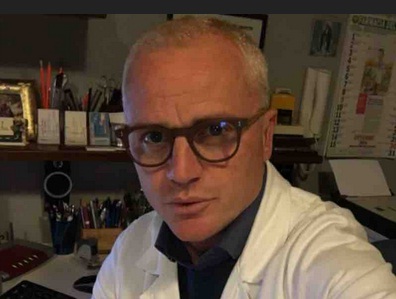 Verdacht
                GENimpfmord in Frattamaggiore (Region Neapel,
                1G-Fascho-Italien) 3.4.2022: Arzt+Chirurg Dr. Sosio del
                Prete ("Sacha"): wahrscheinlich Herzstillstand
                im Schlaf: Frattamaggiore: Dr. Sosio Del Prete, in
                Italien zwangsl�ufig "geimpft", nach
                Herzstillstand im Schlaf verstorben. Meldung vom 2.4.22
                (orig. italiano: Frattamaggiore piange il Dott. Sosio
                Del Prete, stimato chirurgo - Nano TV)