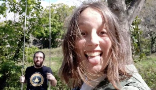 Verdacht
                  GENimpfmord Coburg (4R) 5.4.2022: Altkatholische
                  Jesus-Fantasie-Frau Janna Gommelt (25) stirbt in Rom
                  im falschen Glauben: Ohnmacht - Tod im Krankenwagen:
                  Touristin aus Coburg, Mitglied im Vorstand des Bunds
                  der altkatholischen Jugend, stirbt mit nur 25 Jahren
                  v�llig �berraschend in Rom: "Sie war dort auf
                  einer Reise mit ihrem Freund, als sie pl�tzlich
                  ohnm�chtig wurde und auf dem Weg ins Krankenhaus
                  starb." Bitte die angeheftete Nachricht beachten
                  (orig. italiano: Turista tedesca muore a 25 anni per
                  un malore, il fidanzato: “Al 118 nessuno parlava
                  inglese")