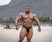 Verdacht GENimpfmord "USA"
                            14.4.2022: Bodybuilder Cedric McMillan
                            wahrsch. GENgeimpft: hat Herzprobleme - nun
                            Herzinfarkt auf dem Laufband - ist mit 44
                            weg: Herzprobleme und Covid:
                            Bodybuilding-Champion stirbt mit 44 Jahren