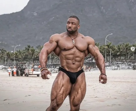 Verdacht GENimpfmord "USA" 14.4.2022:
                    Bodybuilder Cedric McMillan wahrsch. GENgeimpft: hat
                    Herzprobleme - nun Herzinfarkt auf dem Laufband -
                    ist mit 44 weg: Herzprobleme und Covid:
                    Bodybuilding-Champion stirbt mit 44 Jahren