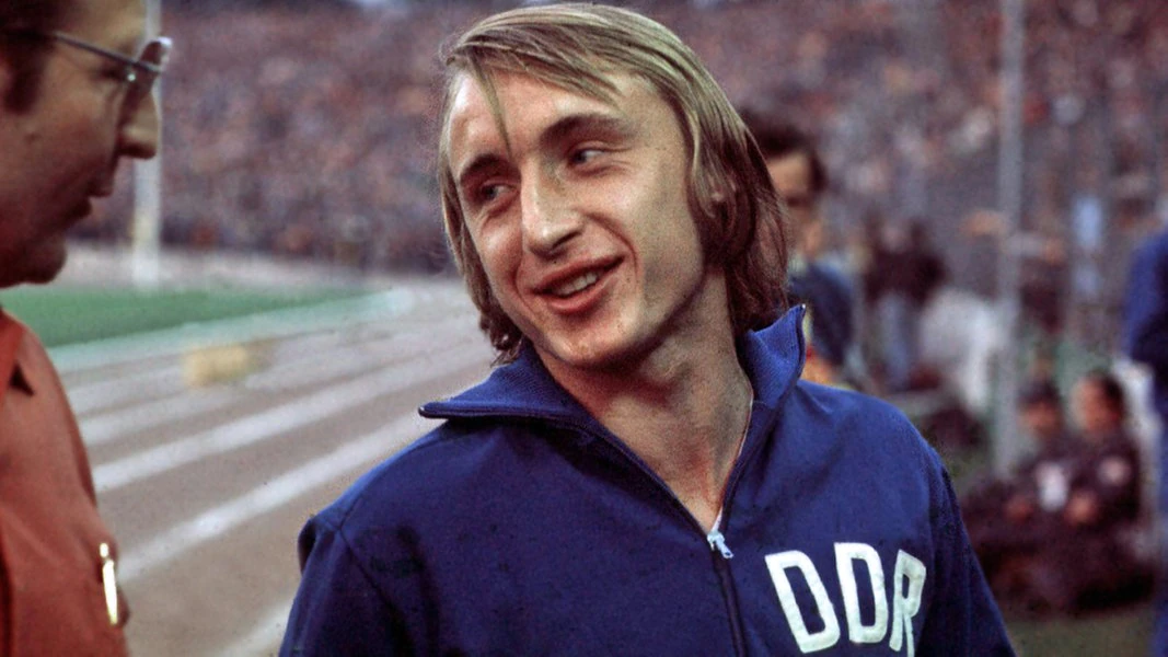Verdacht GENimpfmord 4R am
                      18.4.2022: Ex-Fussballspieler Joachim Streich mit
                      Leuk�mie ist mit 71 weg - er war der Gerd M�ller
                      des Ostens: Trauer um DDR-Fu�balllegende: Joachim
                      Streicher ist tot