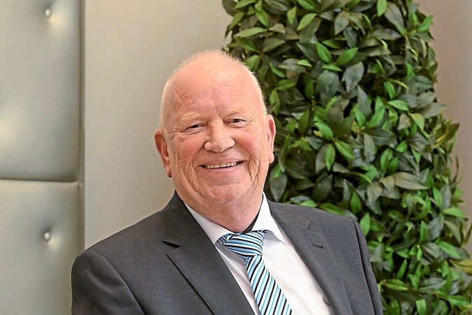 Verdacht GENimpfmord in Paderborn+Hamburg (4R)
                    am 27.4.2022: Messeveranstalter Helmut Goldschmidt
                    mit 74 "unerwartet verstorben": Trauer um
                    Mr. Paderbau