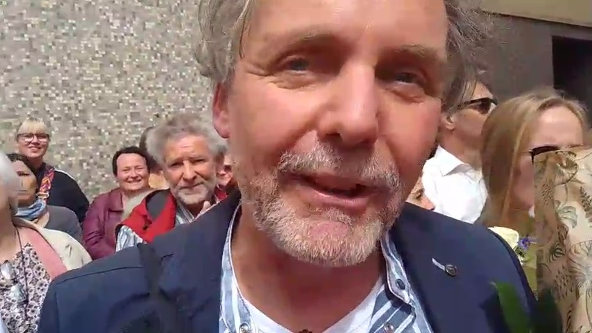 Kriminelle Justiz in Passau
                  3.5.2022: Dr. Ronny Weikl wird wegen
                  Maskenbefreiungsattests verurteilt - pervers! - Er
                  geht in Berufung! Das Urteil f�r Dr. Ronny Weikl: 1
                  Jahr und 8 Monate Bew�hrung - 3 Jahre Berufsverbot