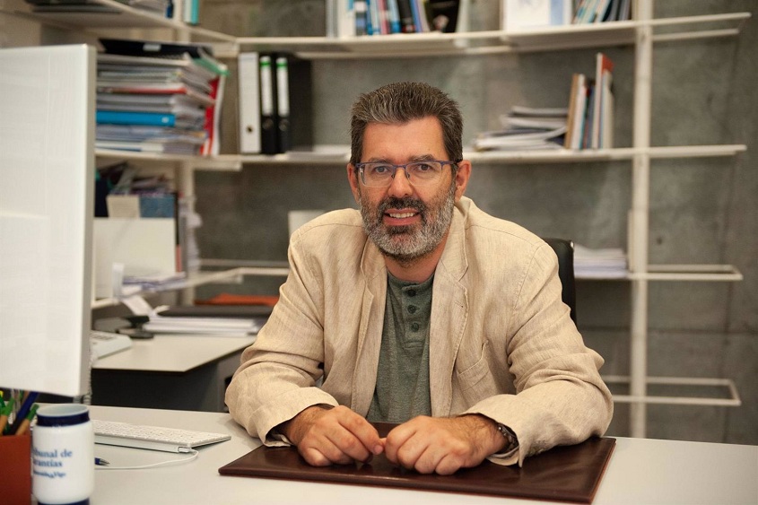 Verdacht
                  SCHLANGENGIFTimpfmord in Vigo (Spanien) 4.5.2022:
                  Vizerektor der Uni Vigo ist mit 55 weg: Der Vizerektor
                  der Universit�t Vigo (Galizien), der Ingenieur Prof.
                  Manuel Ramos Cabrer, ist am 3.5.22 mit nur 55 Jahren
                  pl�tzlich und unerwartet verstorben (orig. Spanisch:
                  Fallece de forma repentina el vicerrector de
                  Ordenaci�n Acad�mica y Profesorado de la UVigo, Manuel
                  Ramos)