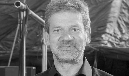 Verdacht SCHLANGENGIFTimpfmord 5.5.2022: Der
                  Erfinder des Stahl-Cellos - Jan Heinke - mit ca.54 an
                  Krebs gestorben: Dresdner Musiker und
                  Stahlquartett-Gr�nder Jan Heinke gestorben