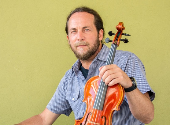 Verdacht
                  SCHLANGENGIFTimpfmord It-Mex 10.5.2022:
                  Geiger+Musikprofessor Davide Nicolini mit 45 weg:
                  Italienischer Violinist und Musikprofessor an der
                  Universidad de Colima (Mexiko), Davide Nicolini,
                  bricht mit nur 45 Jahren bei einem Fu�ballspiel
                  pl�tzlich tot zusammen. Meldung vom 7.5.22 (orig.
                  Spanisch: En Colima, violinista italiano muri� tras
                  infarto en partido de futbol)