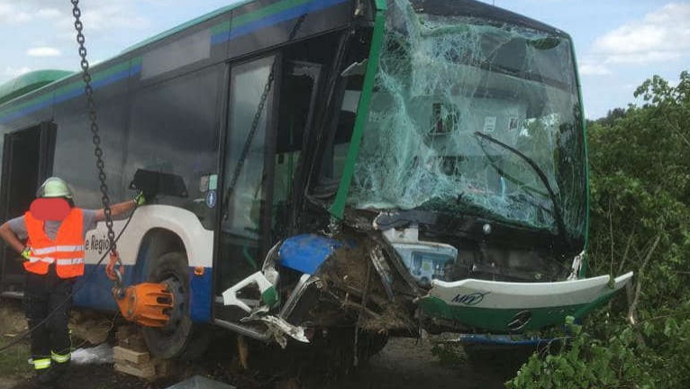 Verdacht Vaccident in
                    Mittelstetten (Bayern, 4R) 18.5.2022: Busfahrerin
                    hat Aussetzer - Linienbus k�sst Baum - Fahrerin
                    schwer verletzt - Artikel vom 17.5.2022:
                    Medizinischer Notfall nicht ausgeschlossen:
                    Linienbus kracht gegen Baum - Fahrerin schwer
                    verletzt
