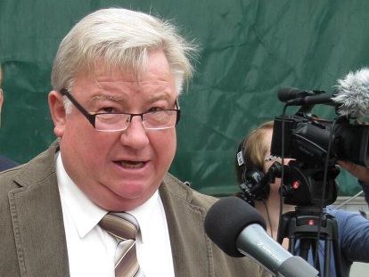 Verdacht SCHLANGENGIFTimpfmord Leiterstal (Region
                  Pirmasens, 4R) 26.5.2022: Schlossermeister Hermann
                  K�lsch mit 73 "�berraschend" gestorben: Der
                  Vater des Bruder-Konrad-Ritts ist tot