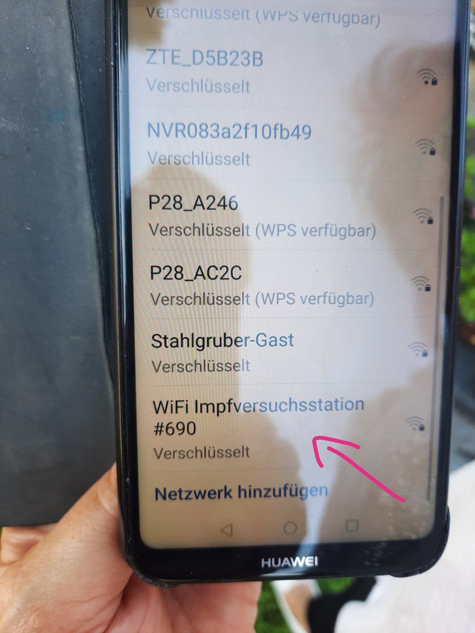 Shedding am
                Handy auf dem Friedhof 11.6.2022: Sender
                "Impfversuchsstation"