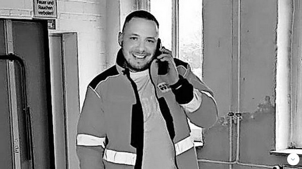 Verdacht SCHLANGENGIFTimpfmord in Potsdam (bei
                  Berlin - 4R) 10.6.2022: Rettungssanit�ter Christoph
                  Gadow ist mit 35 weg: Potsdam: Chris Gadow ist tot -
                  Spendenaktion f�r verstorbenen Rettungssanit�ter