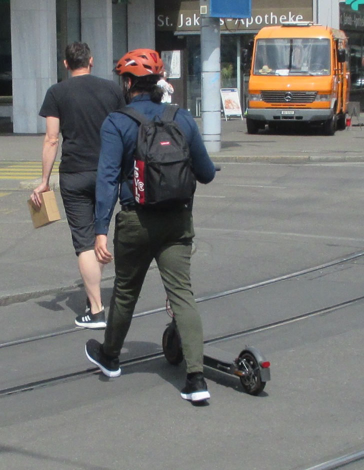 Verdacht
                  Blutschaden durch SCHLANGENGIFTimpfung 21.6.2022:
                  Herbstkleidung bei 21 Grad