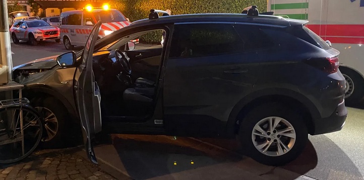 Verdacht Vaccident in
                    Frauenfeld (CH) 19.6.2022: "Frauenfeld TG:
                    Autofahrer prallt gegen Hausmauer"