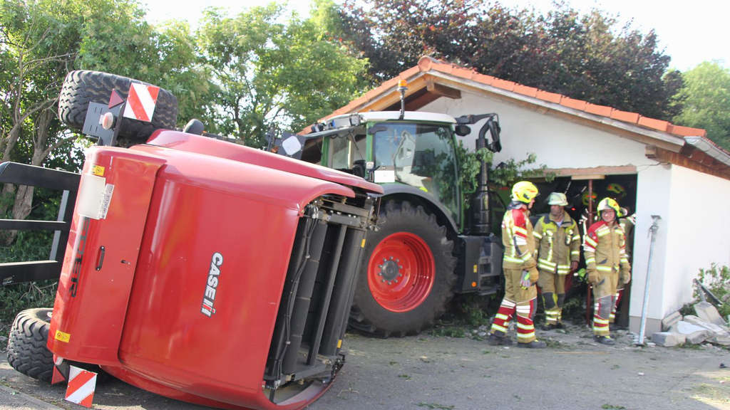 Verdacht
                    Vaccident Bad Feilnbach (Oberbayern, 4R) 20.6.2022:
                    Traktor kracht in Grossgarage - "Geb�ude
                    einsturzgef�hrdet – Viertelmillion Euro
                    Schaden": Bad Feilnbacher (30) verliert
                    Bewusstsein am Steuer - Traktor kracht in
                    Bruckm�hler Garage: Traktor kracht bei Bruckm�hl
                    ungebremst in Garage – Gro�einsatz