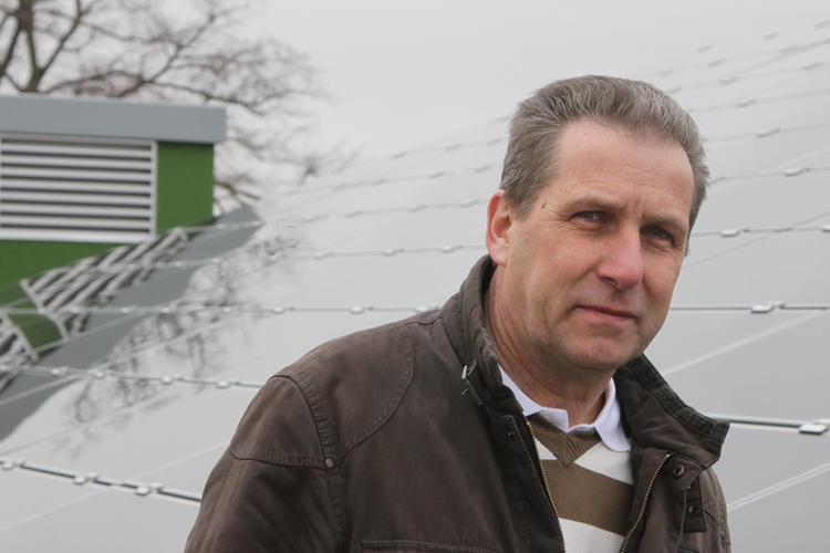 Verdacht SCHLANGENGIFTimpfmord in Neukalen
(Norddeutschland - 4R) 26.6.2022: Bürgermeister Willi
Voss mit 68 weg: Neukalen trauert um seinen
Bürgermeister Verdacht SCHLANGENGIFTimpfmord in
Neukalen (Norddeutschland - 4R) 26.6.2022:
Bürgermeister Willi Voss mit 68 weg: Neukalen trauert
um seinen Bürgermeister