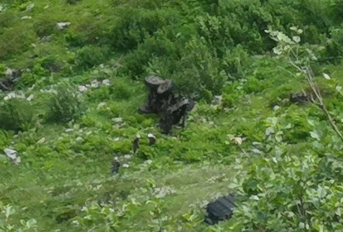 Verdacht Vaccident Sustenpass
                    Schweiz 26.6.2022: Milit�r-Lkw streift zuerst
                    Leitplanke - niemand greift ein - dann st�rzt er ab
                    - 2 Tote: Kanton Uri: Milit�r-LKW st�rzt in die
                    Tiefe – zwei M�nner sterben