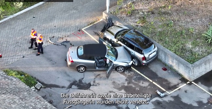 Verdacht Vaccident
                    K�snacht (ZH) 10.8.2022: Frau f�hrt in Hydrant,
                    Briefkasten und parkiertes Auto: In K�snacht ZH:
                    Frau knallt in parkiertes Auto – Beifahrerin
                    verletzt