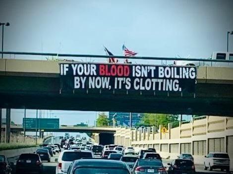 Widerstand
                  ("USA") 20.8.2022: Banner an der Autobahn:
                  Wenn das Blut jetzt noch nicht kocht, dann hast du
                  Thrombose!