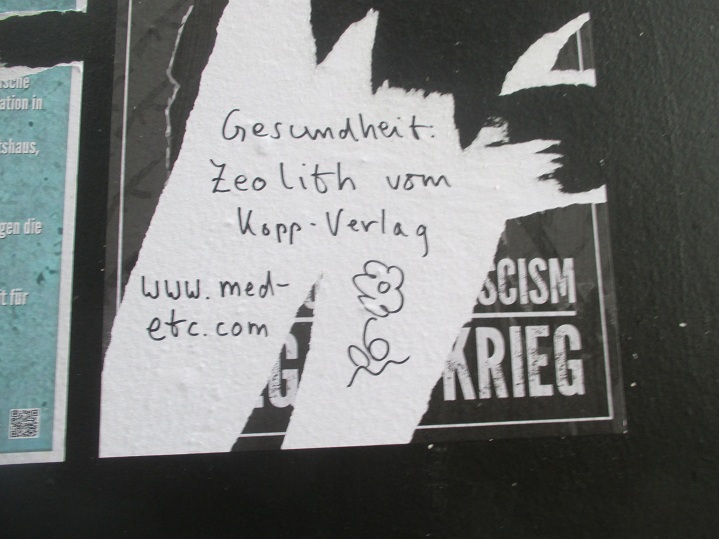 Widerstand
                    Schweiz 5.9.2022: Grafitti f�r Zeolith zur
                    Ausleitung der kriminellen
                    "Coronaimpfung": Gesundheit: Zeolith vom
                    Kopp-Verlag - www.med-etc.com