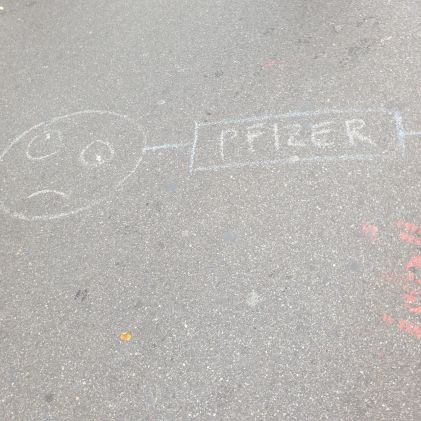 Widerstand Z�rich
                  Bahnhofstrasse 14.10.2022: Grafitto gegen Pfizer