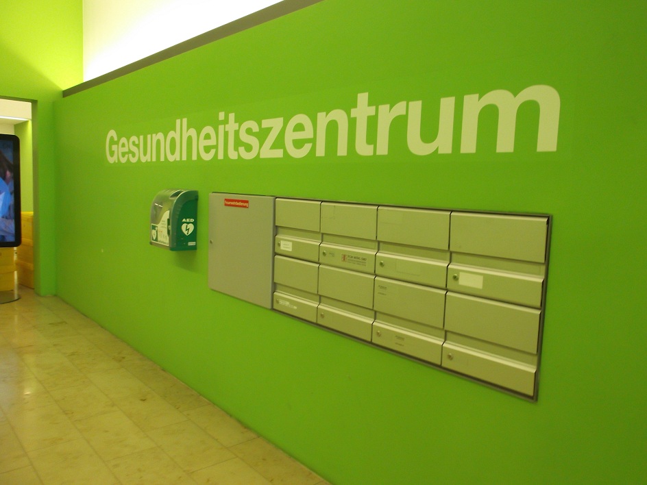 "Corona"-Impfschaden in Basel
                  18.11.2022: Ein "Gesundheitszentrum" hat
                  einen Defibrillator installiert