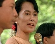 Asiatin, z.B. die Friedensnobeltr�gerin
                          von 1991 aus Burma, Aung San Suu Kyi