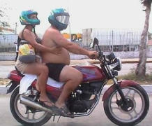 Fettsucht auf Motorrad: Blutgruppe A
                            setzt an bei Fleischkonsum und beim Konsum
                            von vielen Kuhmilchprodukten.