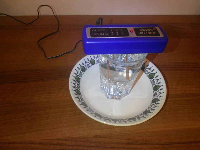 Kupferwasserproduktion mit
                  destilliertem Wasser mit Ionic Pulser