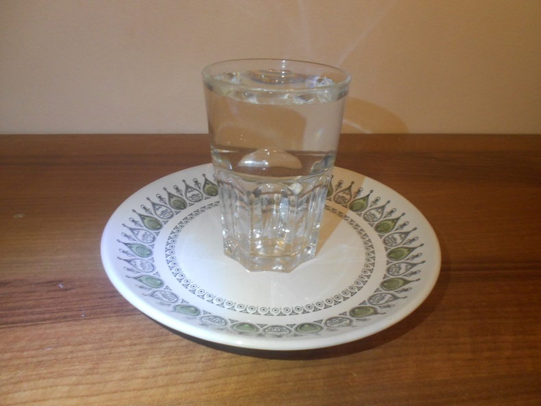 Kupferwasser aus destilliertem Wasser: total
                rein 01