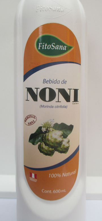 Die
                              Etikette von Nonisaft in einer Flasche,
                              gekauft in einer Naturapotheke in Peru in
                              Lima