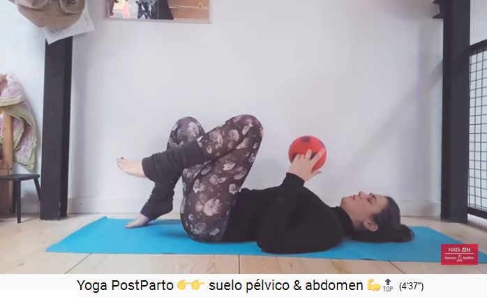 Las piernas se colocan en el
                          suelo muy separadas