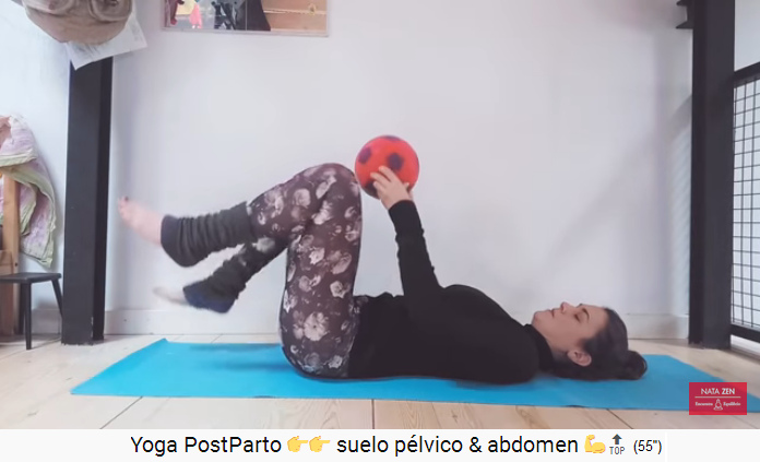 Nu wordt de bal
                              tussen de gebogen knie�n 01 geplaatst