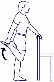 Stretching / Dehnung von
                                    Oberschenkelstrecker und Rist an
                                    einem Stuhl oder an einem Gel�nder