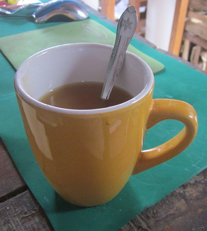Die Tasse mit der Backpulverl�sung kombiniert
                      mit dem s�ssen Dicksaft "Algarrobina"
