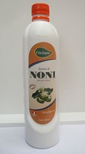 Das Extrakt der Noni-Frucht in
                          einer Flasche