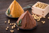 Gelbes und
                                            braunrotes Miso