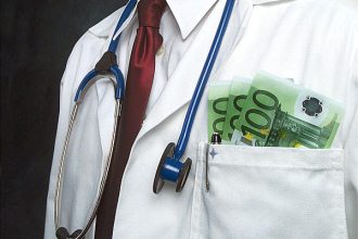 Arztkittel
              mit vielen Euro drin