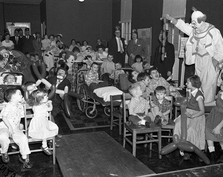 Clown im
                Spital, z.B. Shriner Hospital in Chicago