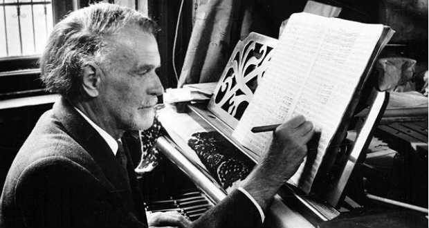 Zolt�n Kod�ly am
                  Klavier