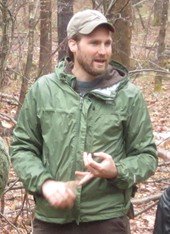 Dave Jacke da curso en el bosque