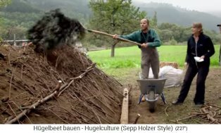 Hillbed workshop with Sepp Holzer in Austria
                    15: Now comes a layer of mulch on top of it