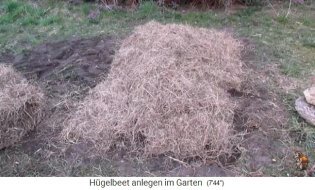 Construction of a
                    hillbed near Biogartenreich 24: Straw mulch on it
                    02