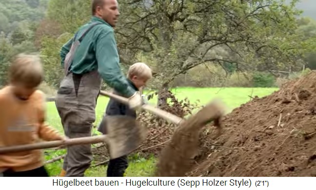 H�gelbeet-Workshop mit Sepp Holzer in
                    � 12: Nun kommt die letzte Erdschicht drauf (vierte
                    Schicht)
