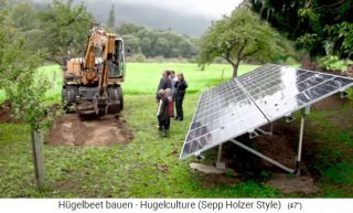 Hill bed workshop
                    with Sepp Holzer in Austria 02, the sward is
                    removed