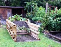 bancal
                          elevado con paletas en construcci�n y medio
                          llenado