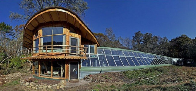 Das schlauchartige
                          Grubengew�chshaus (Farm Greenhouse) von Roald
                          Gundersen in Wisconsin