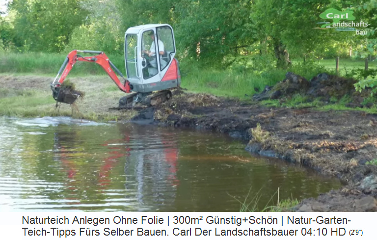 Die Teich-Uferkante wird
                    mit einem kleinen Bagger hergestellt